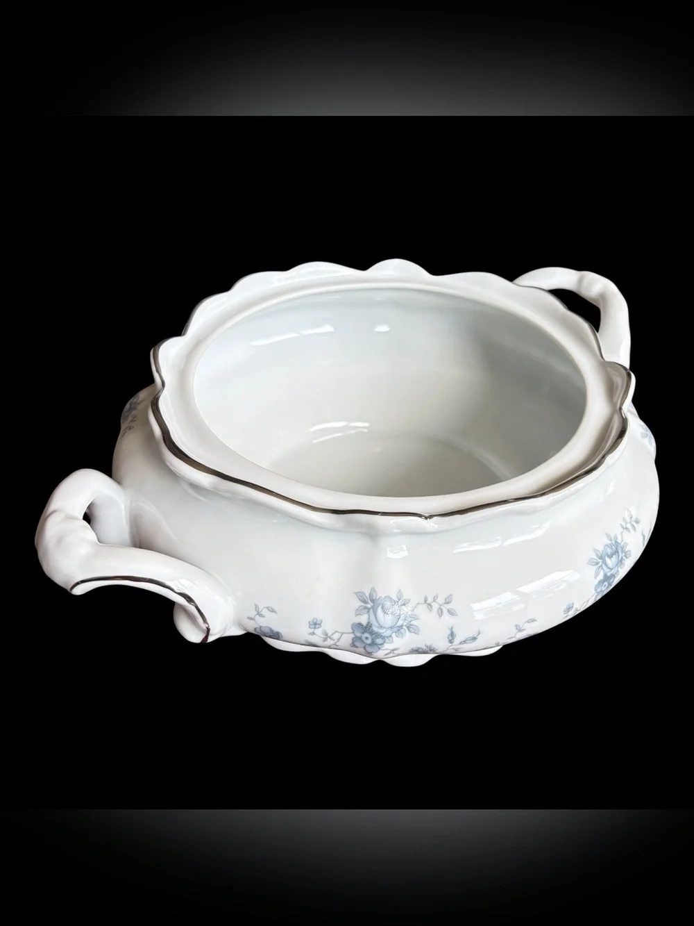 Johann Haviland Bavaria Blue Garland Covered Vegetable Soup Bowl Platinum Trim